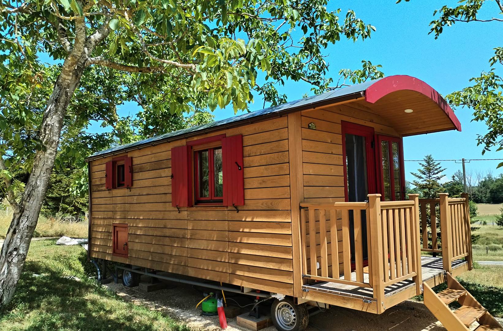 Terra Bulle Hebergement - Roulotte / Tiny House climatisee et chauffee avec SPA privatif