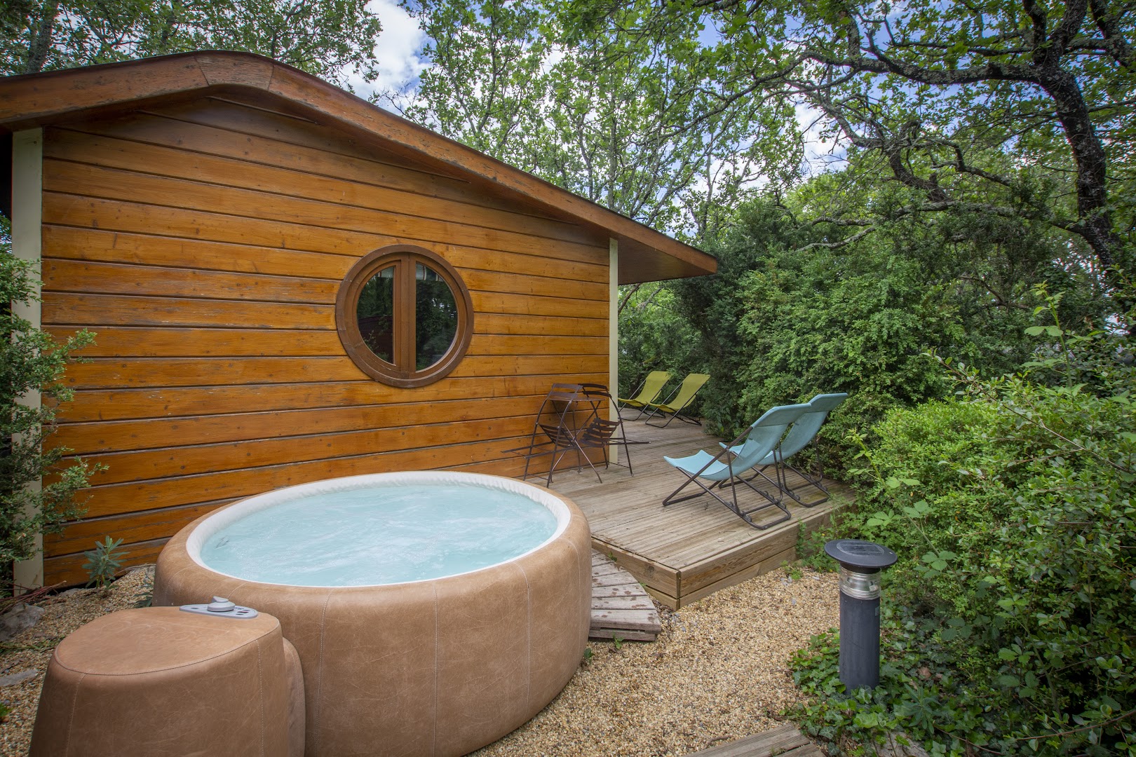 Roulottes et Cabanes de Saint Cerice / gite, HEBERGEMENT, cabane INSOLITE, SPA privatif et SAUNA en ARDECHE