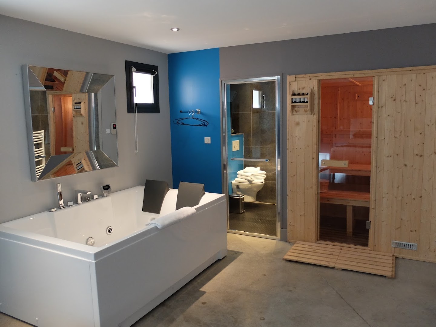 BE LOFT bnb pool and spa