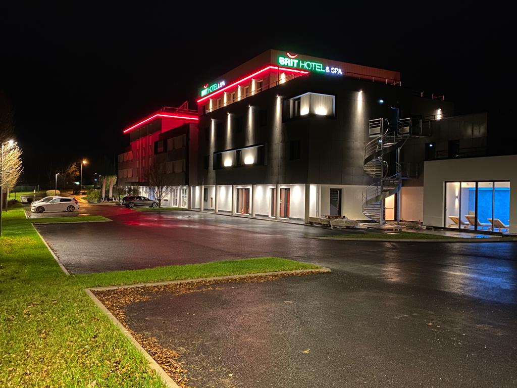 Brit Hotel Piscine & Spa - Fougeres