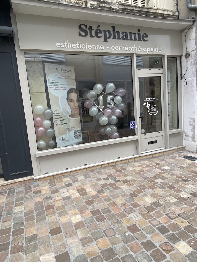 Stephanie,Estheticienne , Corneotherapeute (r)