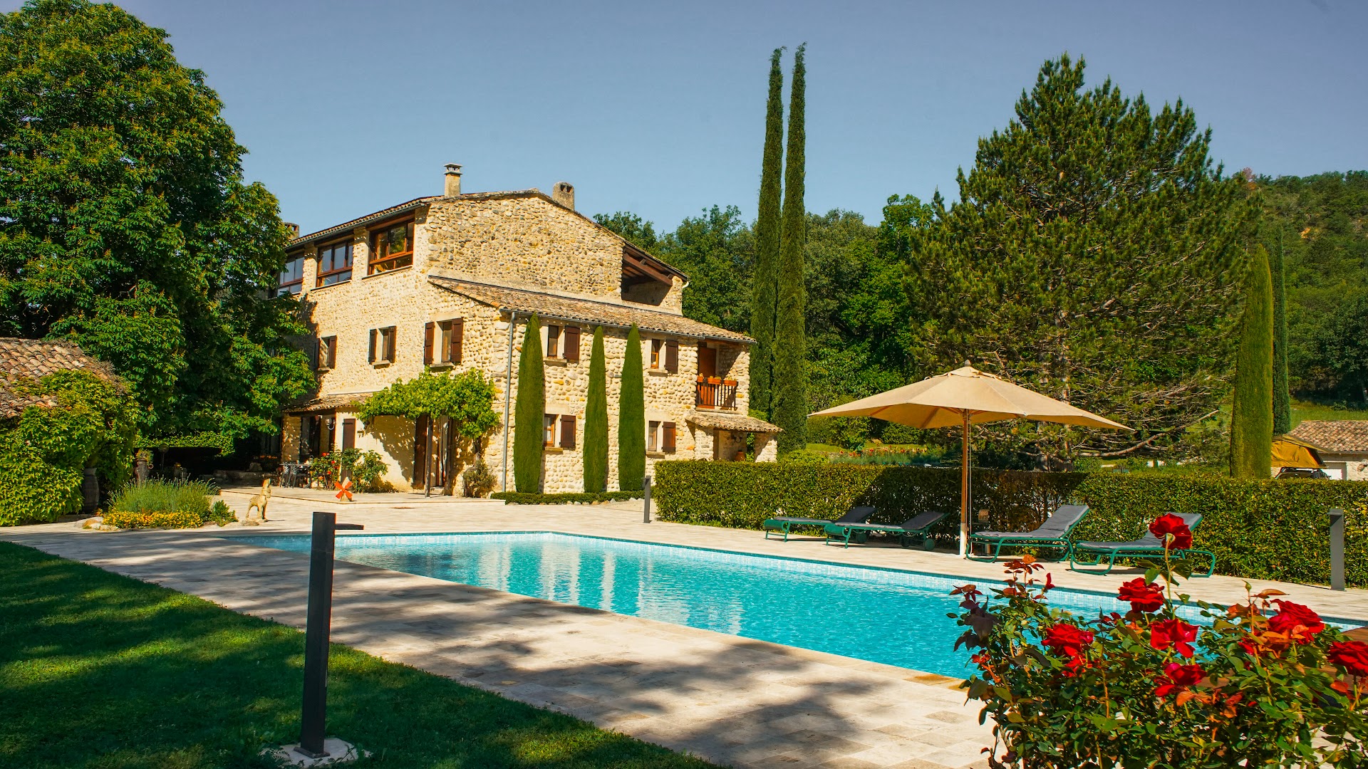 Le Moulin de l'Asse, suite de charme avec jacuzzi et sauna privatifs, piscine et petits dejeuners