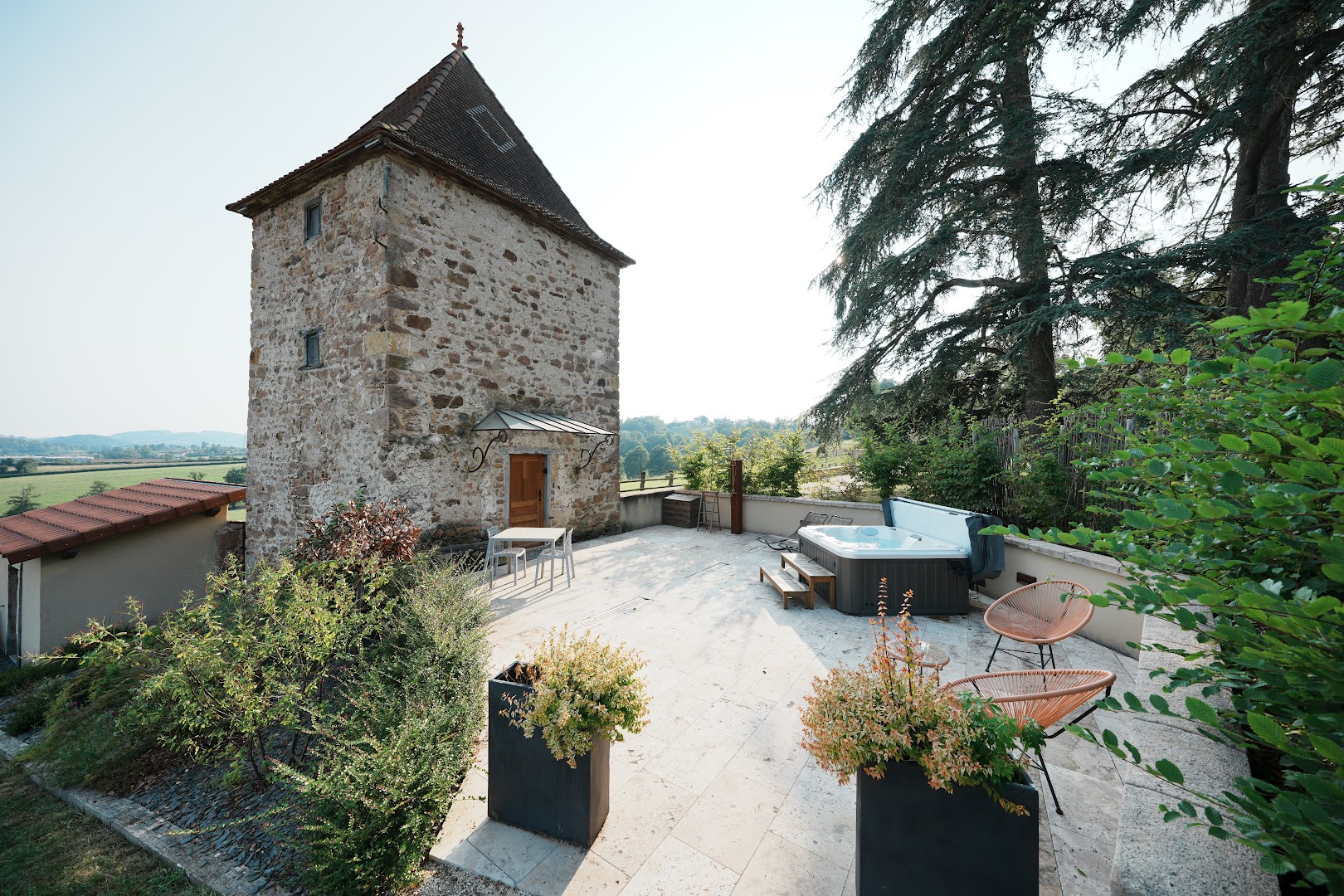 Les Hebergements de Charme et les Tours Insolites avec Spas Privatifs & Sauna - Chateau de Laforest