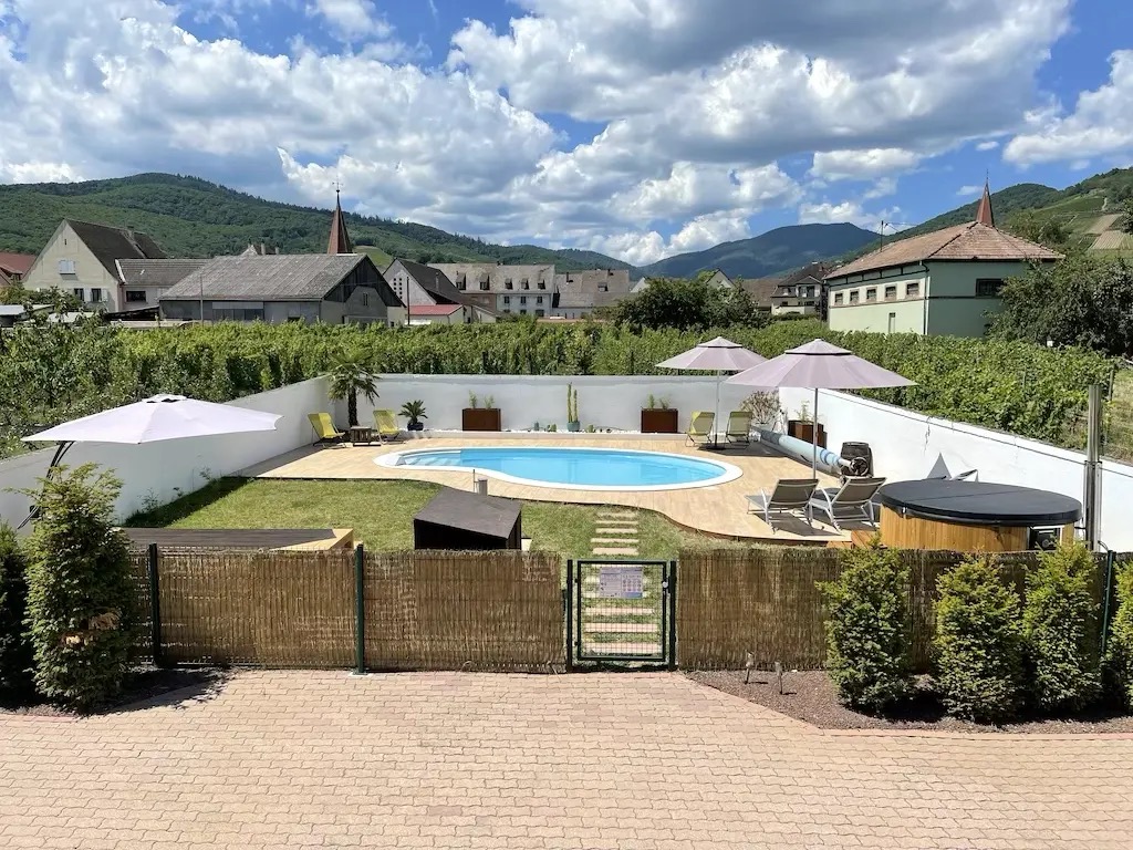 Alsacebnb - Gite 12 personnes dans le vignoble - Piscine privee chauffee & Spa