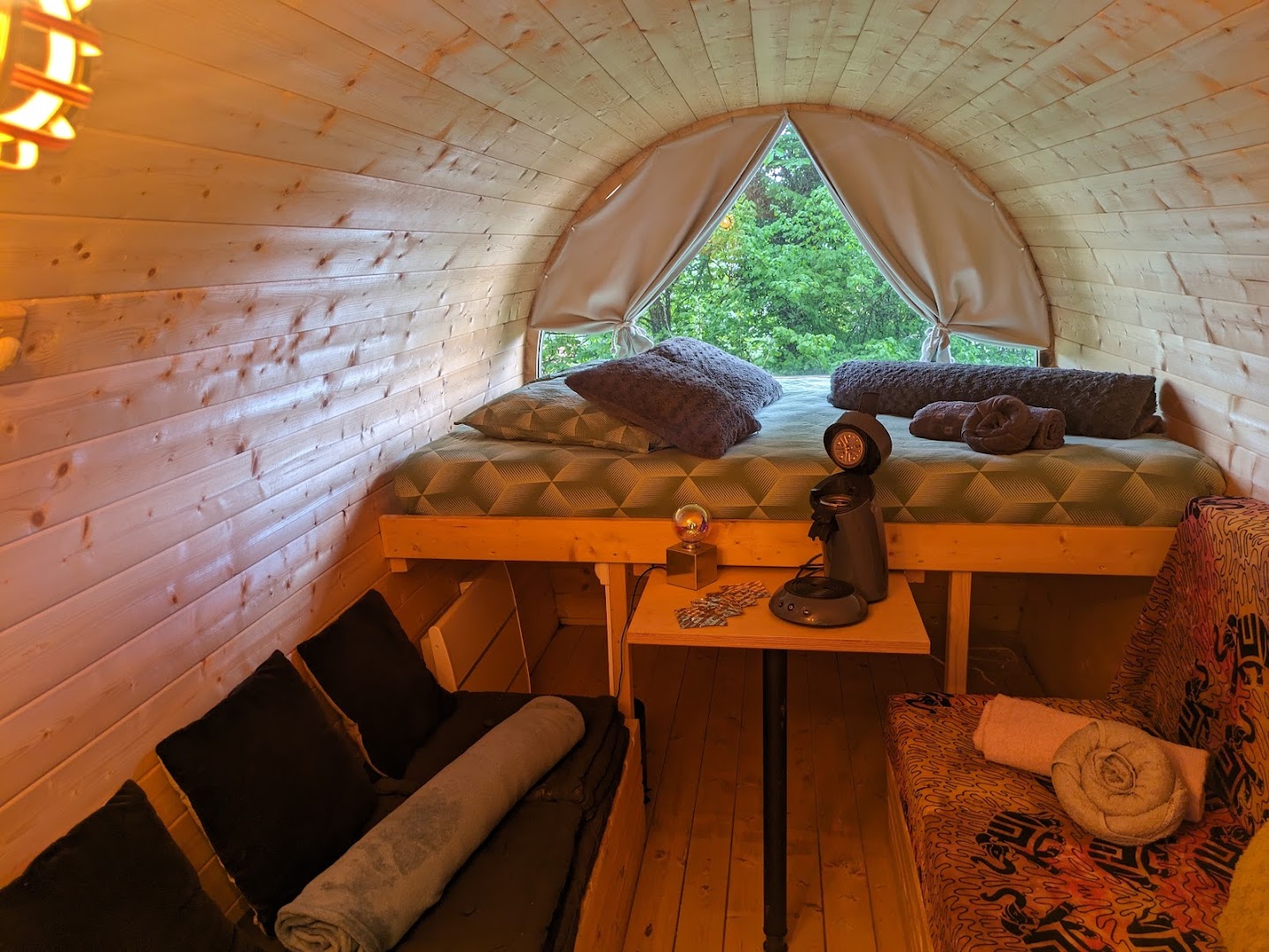 Logements insolites, jacuzzi entre Nancy Metz