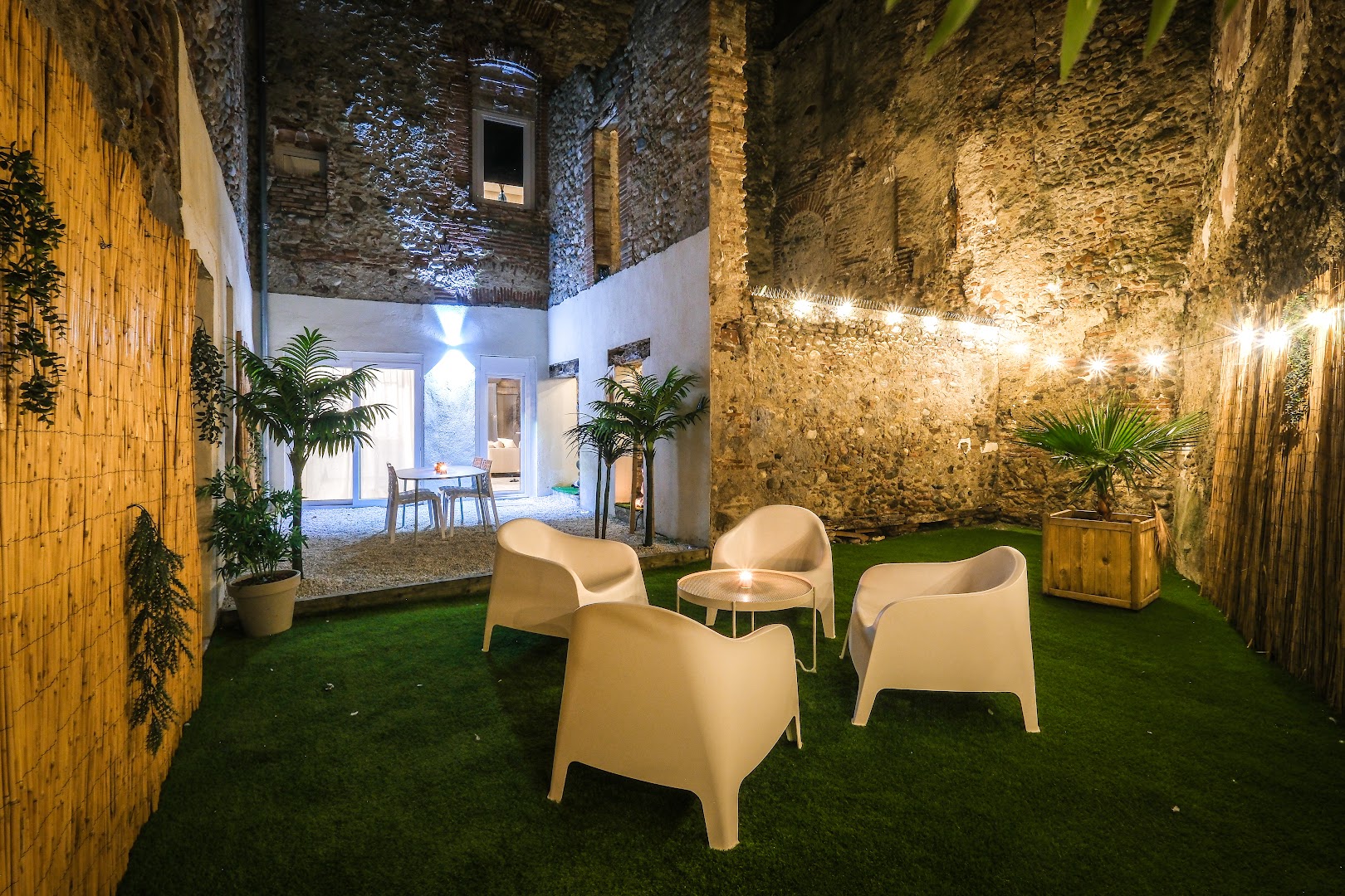 La Villa Lova, love room avec spa privatif a Pamiers, parfait pour un week-end en amoureux ou une parenthese bien-etre.