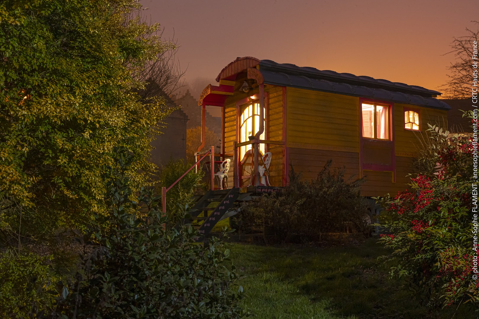 La Cressonniere - Gite Chambres d'hotes Roulotte Cabane avec Spa & Piscine chauffee a Soissons