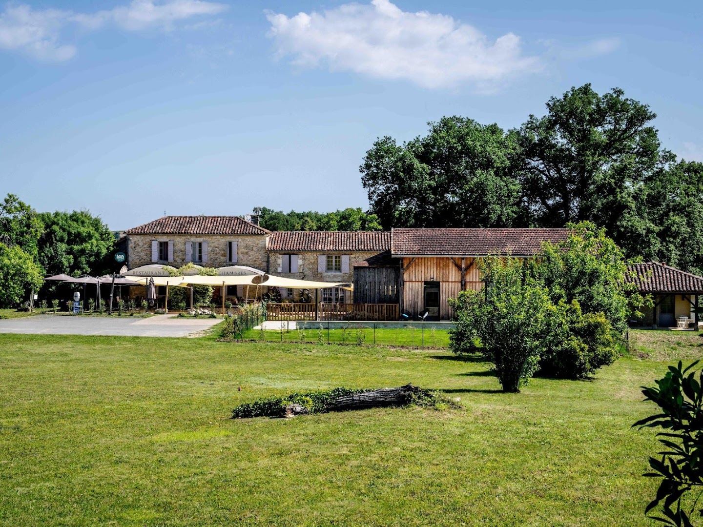 Logis Hotel l'Auberge de Larressingle