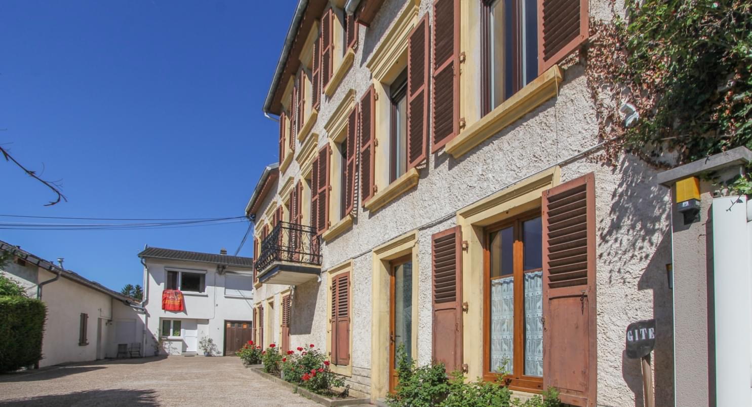 Villa Alba - Location de Maison grande capacitee avec Piscine et Spa a Metz
