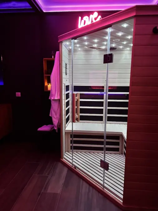 LA NUIT DES SECRETS Love Room classee 4 etoiles avec Jacuzzi et Sauna