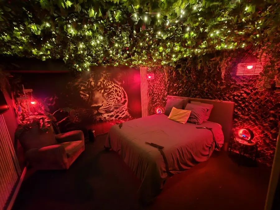 LOVE ROOM