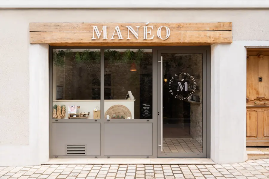 Maneo