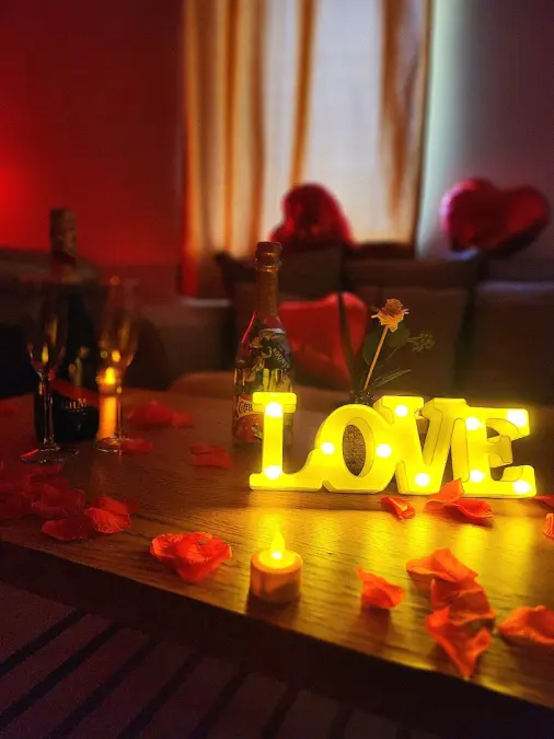 Loft Love room Jacuzzi et Sauna Privatif Marseille