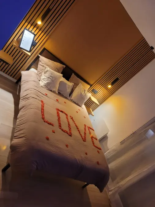 BUBBLE HOME PARIS- Appartement /love room Essonne avec jaccuzi privatif / location jaccuzi a domicile