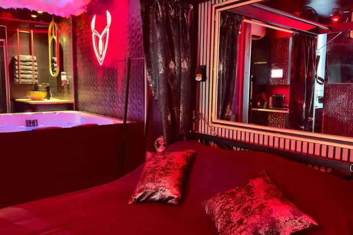 Luxuria Love Room - Junior Suite Jacuzzi & Hammam - Le Cannet