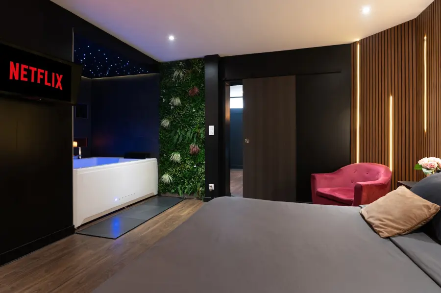 Love Room Le King Size Lorient - Balneo Privative