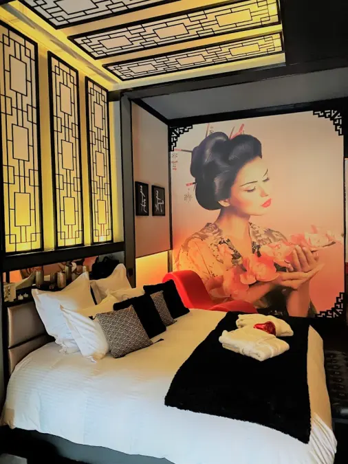 Loveroom suite avec jacuzzi insolite Toulouse