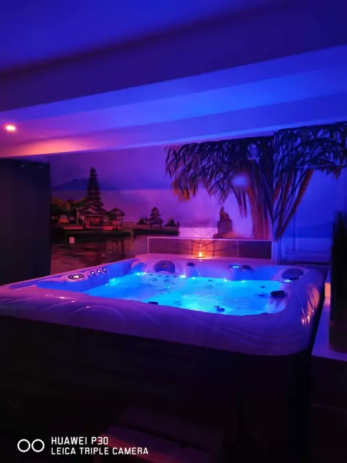 Escale spa en baie sauna privatifs : week-end et nuitees insolites.