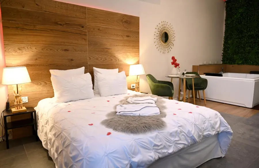 Loveroom Paradis - Love room, Chambre avec jacuzzi et Chambre d'hote a Aubagne